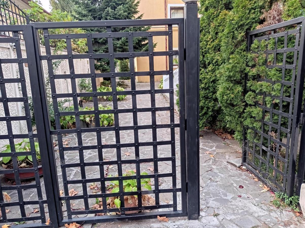 Urban Zen Den 2 Room Condo Bucureşti Exterior foto